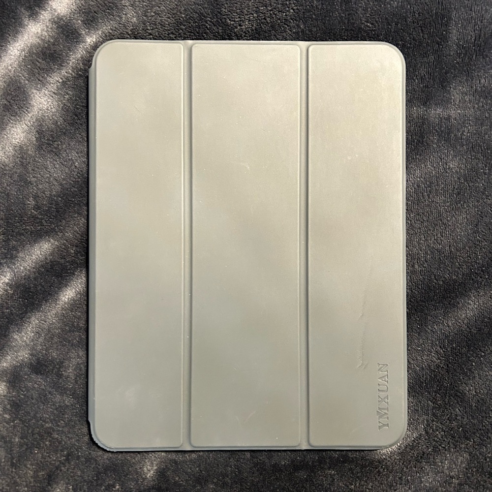 2/$20❤️- IPAD COVER | YMXUAN iPad cover in grey used for generation 5 iPad Air